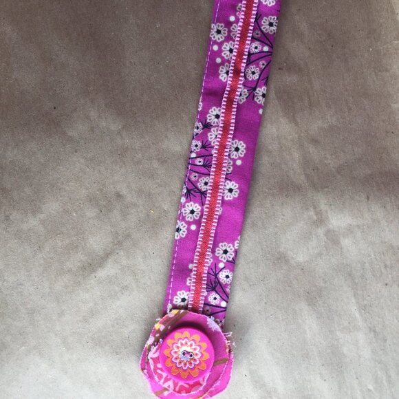 Artist made fabric cuff bracelet magenta pink - Picture 5 of 7